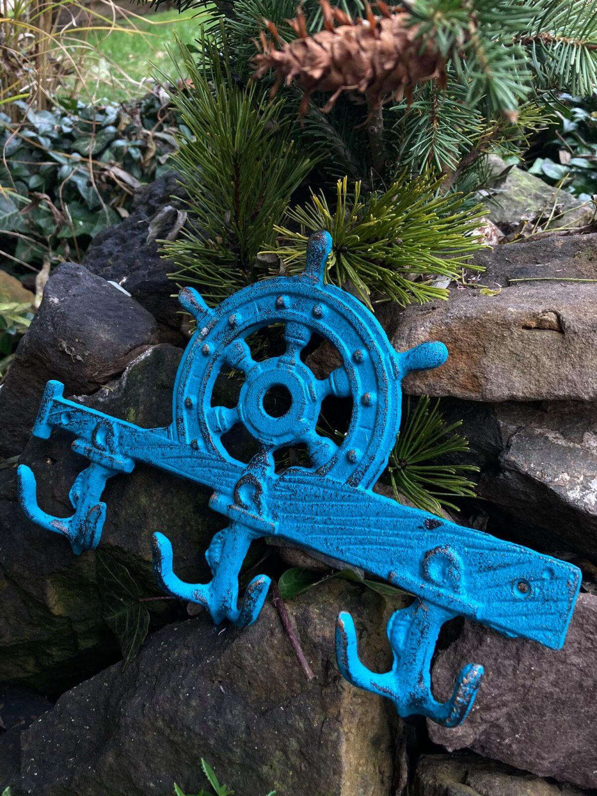 VĚŠÁK KORMIDLO LITINA MODRÁ PATINA - Obrázek 3