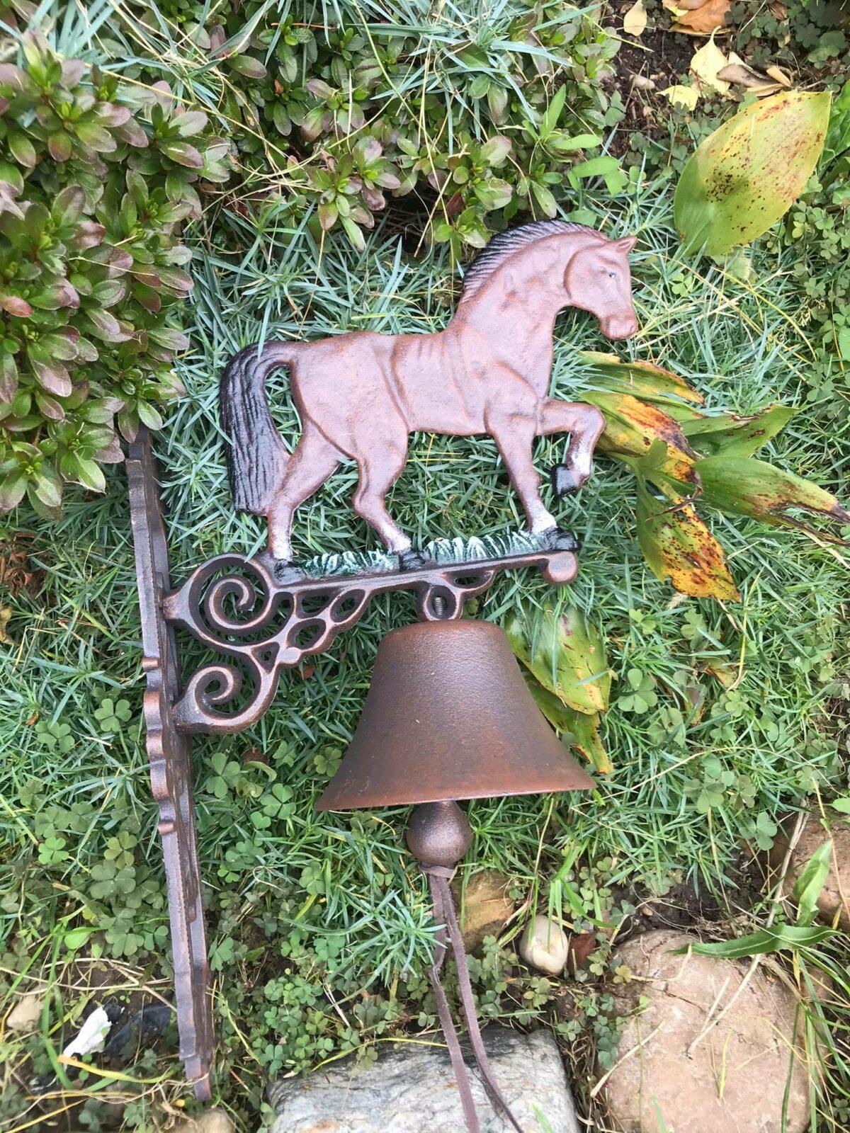 velký litiový zvon s koněm