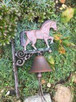 velký litiový zvon s koněm